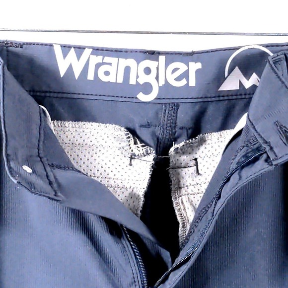 Wrangler Mens 30 ATG Outdoor Shorts Polyester Blue Hiking Cargo Utility Pockets - Picture 7 of 12